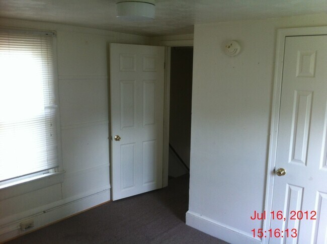 Building Photo - 713 E Moler Ave