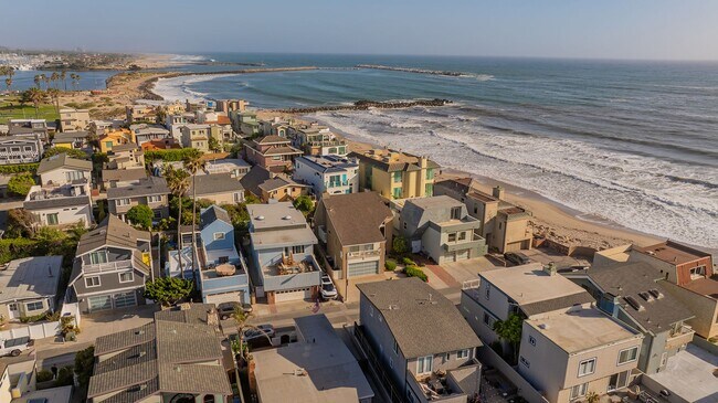 Building Photo - Steps to the Sand available 10/10/25