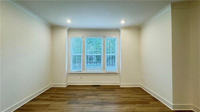 Building Photo - 813 Atkins Ln