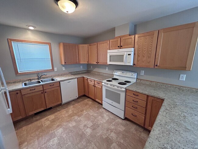 Building Photo - 545 4th Ave SW