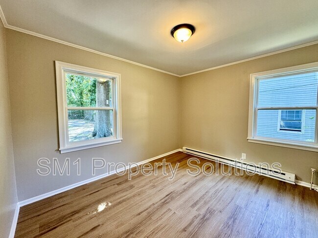 Building Photo - 1020 Nancy Ln SE