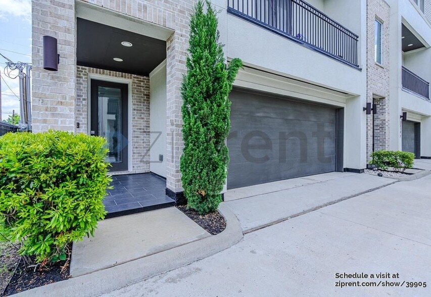 Primary Photo - 2510 Tuam St