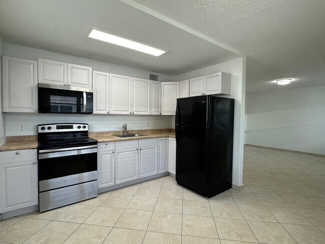 Primary Photo - 2500 Johnson St LLC