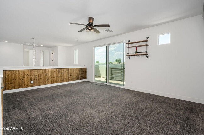 Building Photo - 1221 E Paseo Way