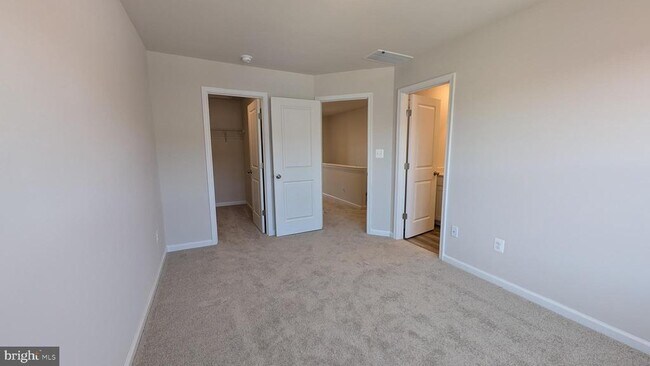 Building Photo - 413 SILVER BIRCH Dr