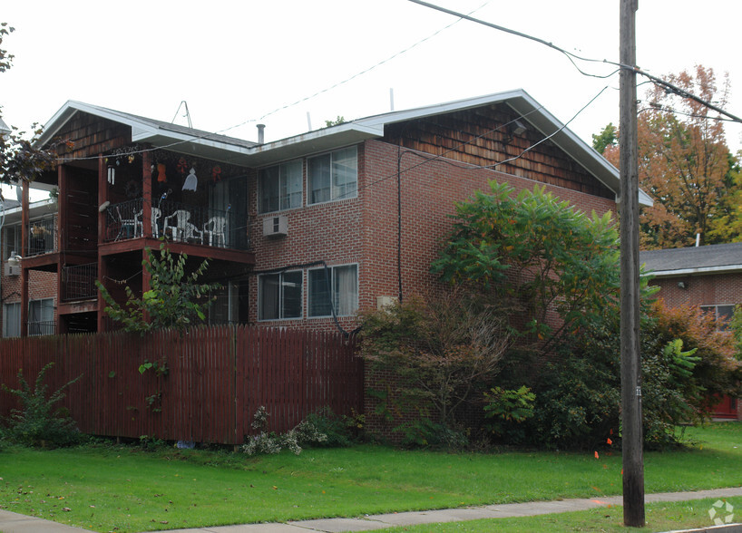 Building Photo - 1427 Oneida St
