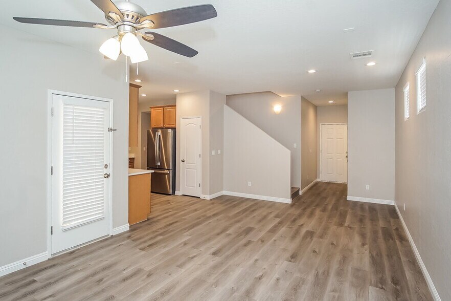 Building Photo - 10563 La Campana St