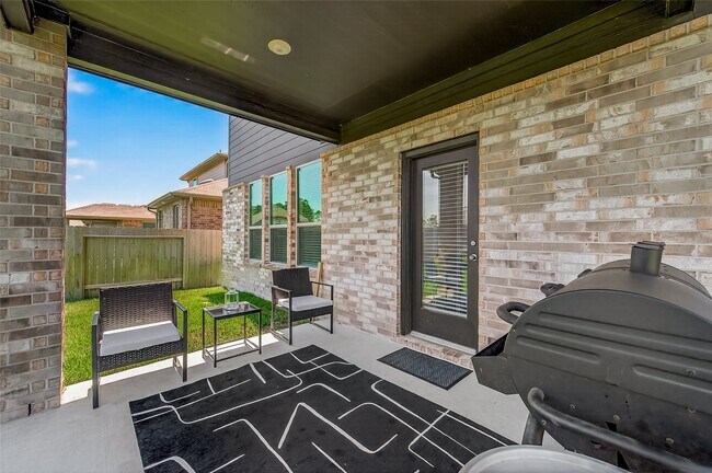 Building Photo - 21624 Elmheart Dr