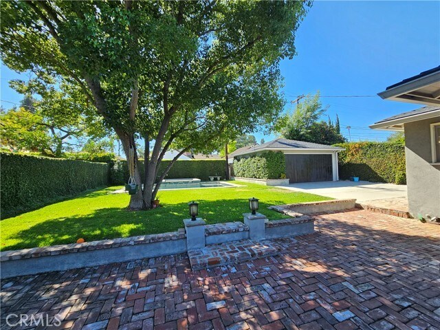 Building Photo - 743 Kerns Ave