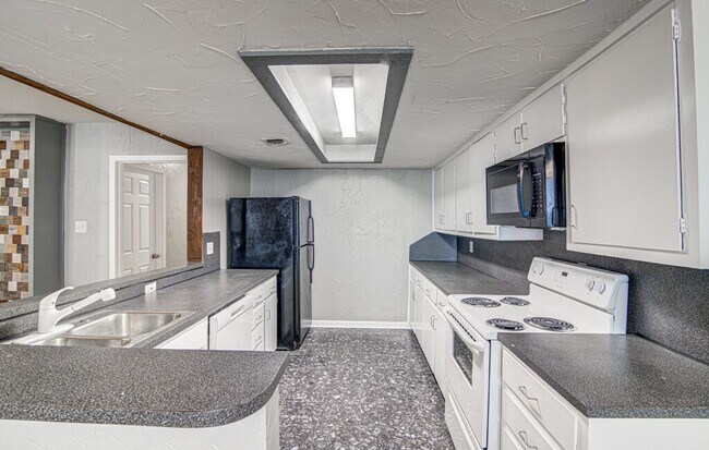 Building Photo - 1807 Briar Hill Dr