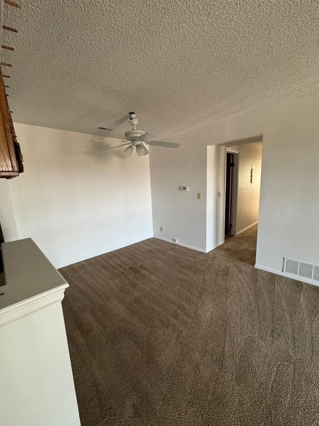 Building Photo - 2 bedroom, 2 bath condo on Southwest side of Colorado Springs, MOVE IN SPECIAL
