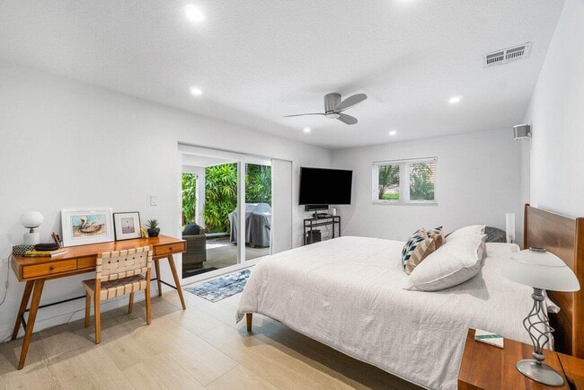 Building Photo - 5903 N Ocean Blvd