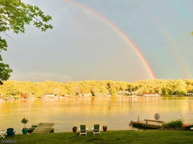 Building Photo - 40 W Shore Rd