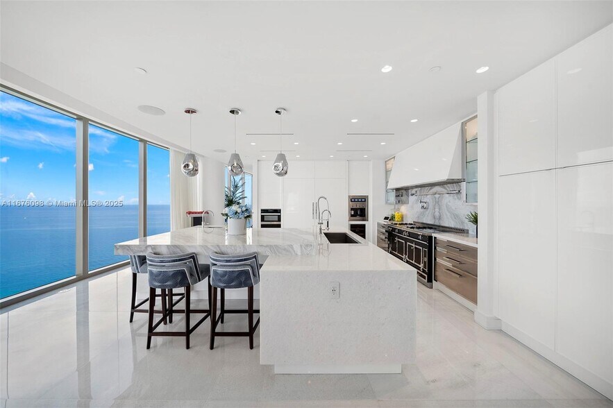 Building Photo - 17901 Collins Ave