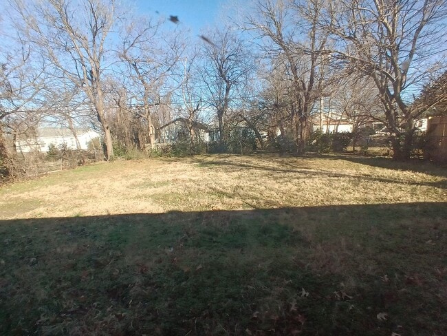 Building Photo - Cute Remodel - Midwest City Schools!