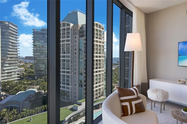 Building Photo - 2831 S Bayshore Dr