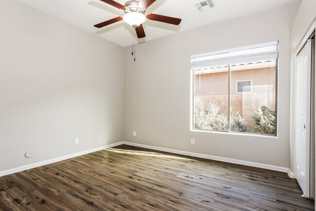 Building Photo - 3927 E Dubois Ave