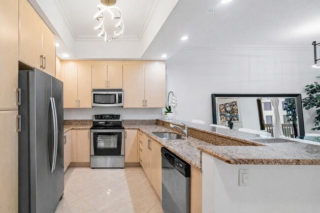 Building Photo - 701 S Olive Ave