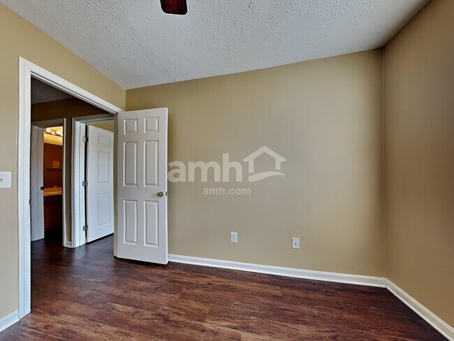 Building Photo - 1531 Farrington Dr