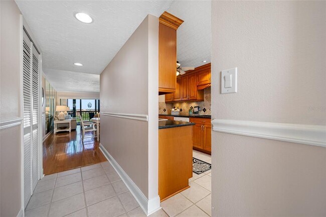 Building Photo - 3400 Cove Cay Dr