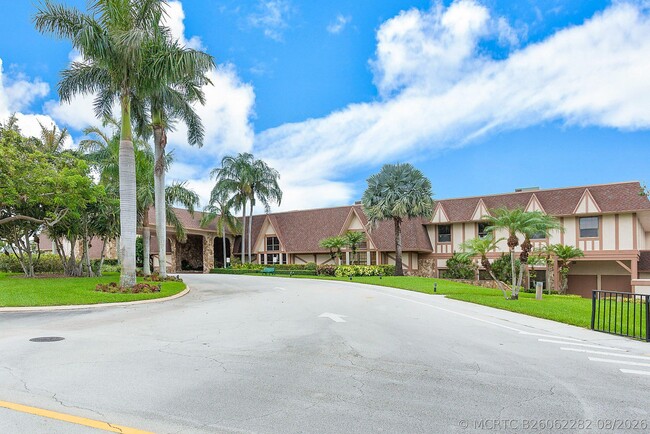Building Photo - 7076 Huntington Ln