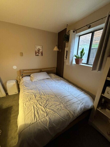 2nd Bed - 332 E Main St