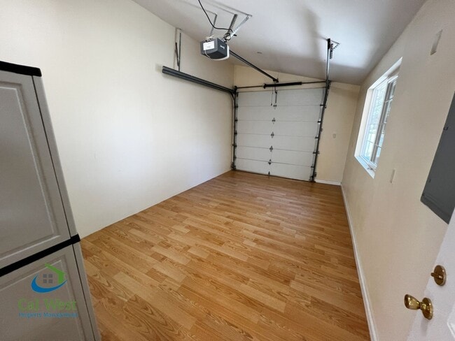 Building Photo - $5800 - Spacious 5 Beds 4 baths with large...