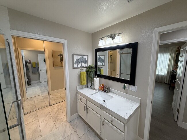 Building Photo - Beautiful 1 Bed/1.25 Bath Spacious Condo in Perfect San Ramon Location