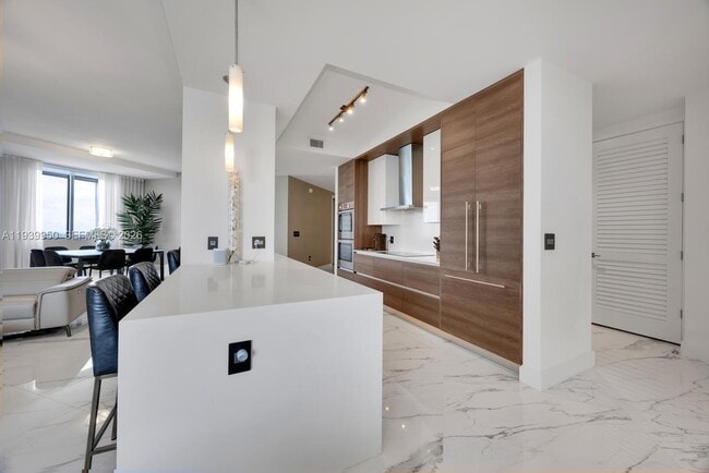 Building Photo - 301 Altara Ave