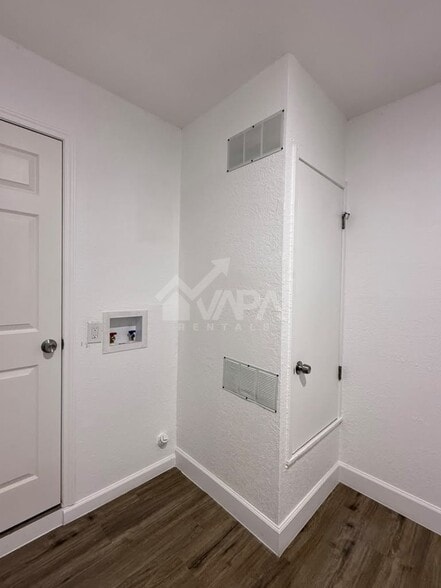 Building Photo - 12400 Welcome Dr