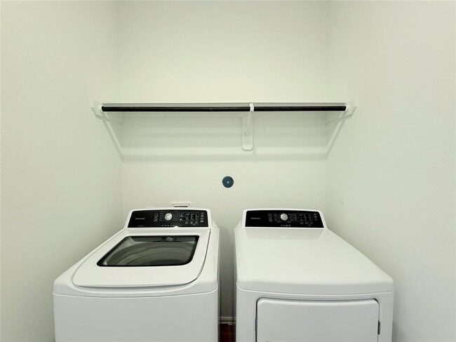 Building Photo - 6310 Barrington Clf Trl