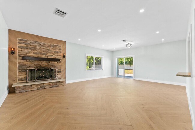 Building Photo - 1721 SW 10th St