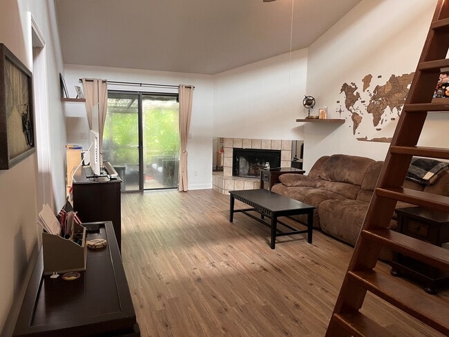 Building Photo - 10800 Old Saint Augustine Rd