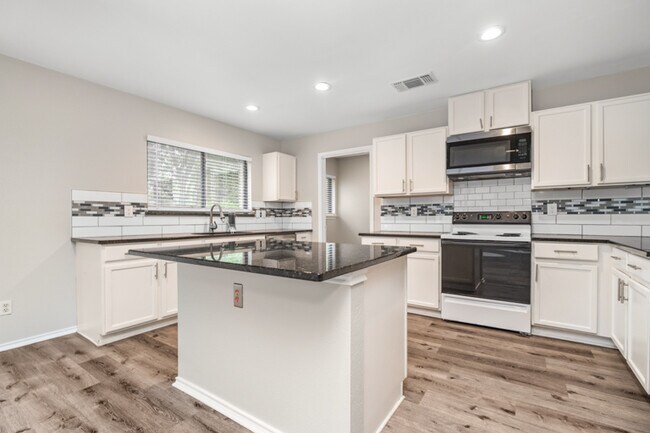 Building Photo - 15906 Colton Well