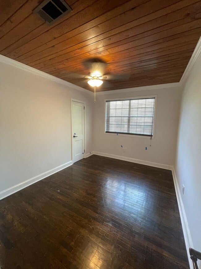 Building Photo - Remodeled 4/2 by Cascades Park