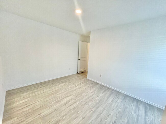 Building Photo - Beautiful 1 Story Home!