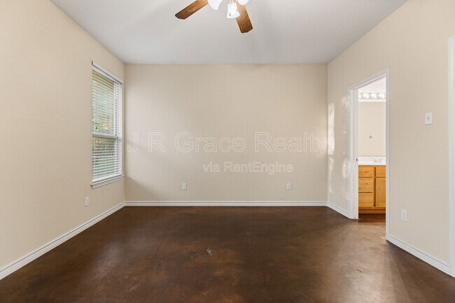 Building Photo - 120 Flat Creek Dr