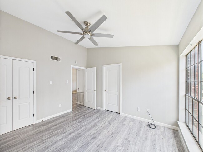 Building Photo - 8055 Cambridge St