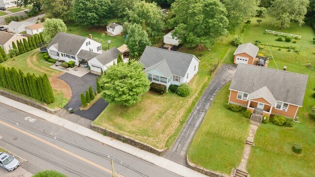 Building Photo - 204 Dunham St
