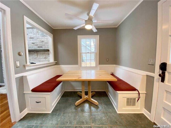 Building Photo - 39 W 7th St