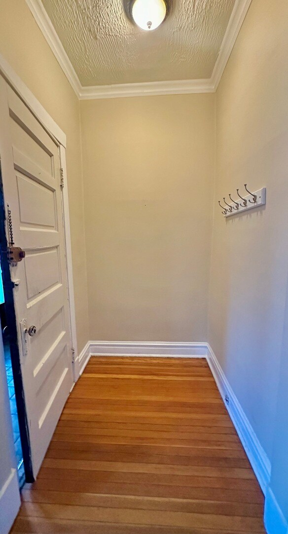 Building Photo - 1340 W Rosedale Ave