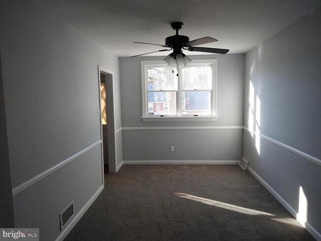 Building Photo - 1603 Robbins Pl