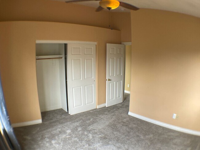 Building Photo - Townhouse in University heights COMING SOON!