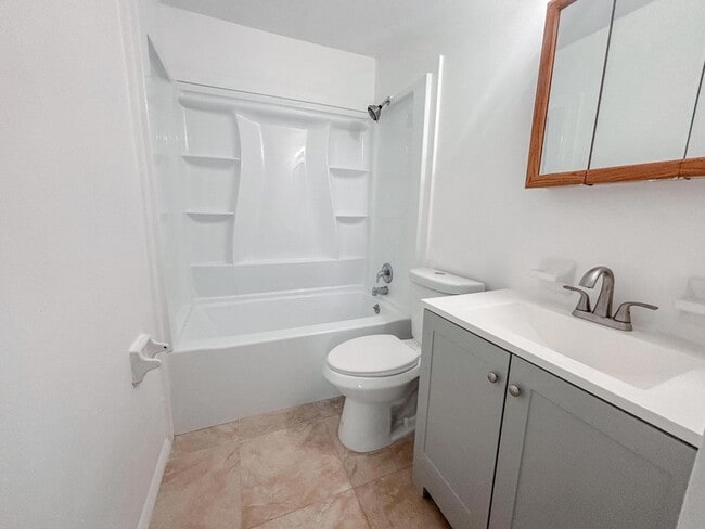 Building Photo - 2612 S 29th St