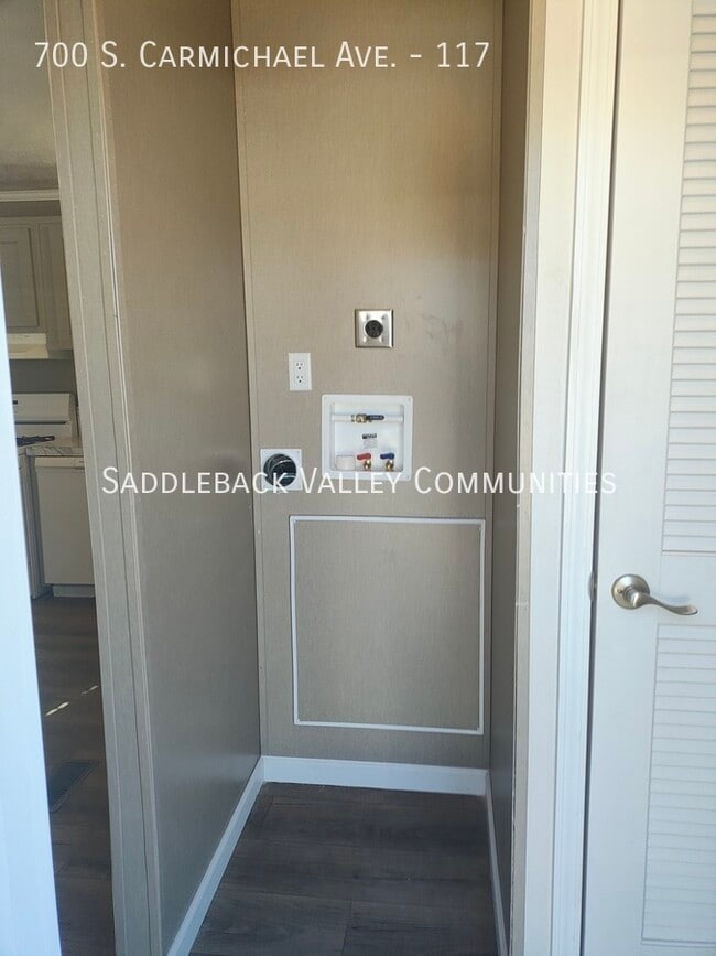 Building Photo - 700 S Carmichael Ave