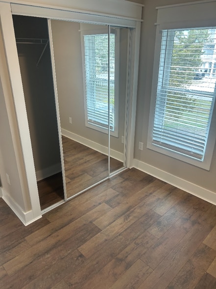 Building Photo - 405 Pine Ave