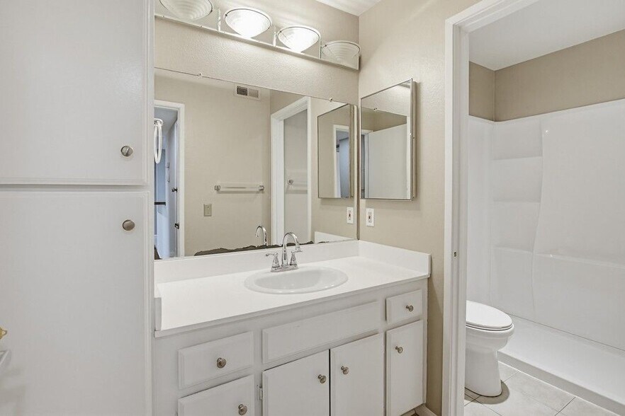 Building Photo - 9439 Fairgrove Ln