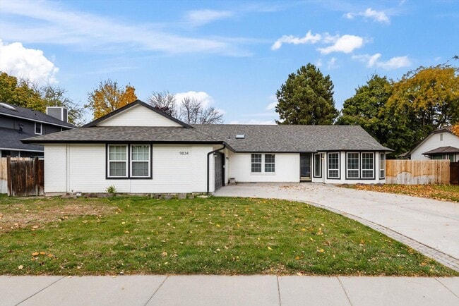 Building Photo - Charming 3-Bed, 3-Bath Home in Quiet Boise...