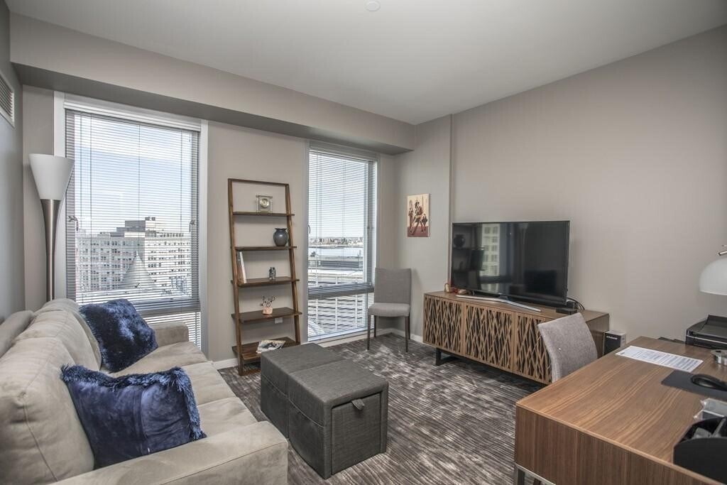 Building Photo - 80 Broad St