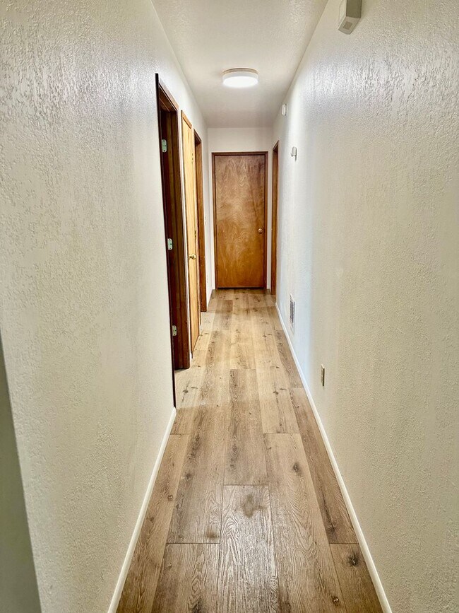 Building Photo - 5425 Glenridge Wy